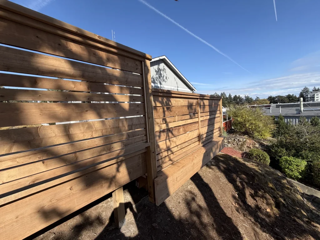 Horizontal cedar privacy screen